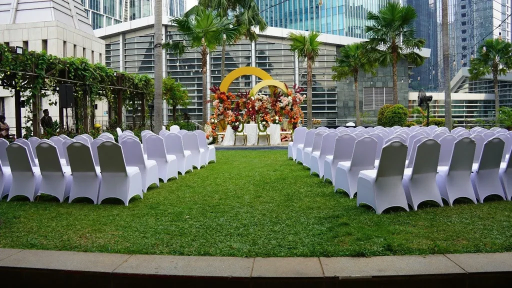 Outdoor wedding decor